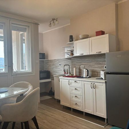 Red Square Apartment Pirot Exterior photo