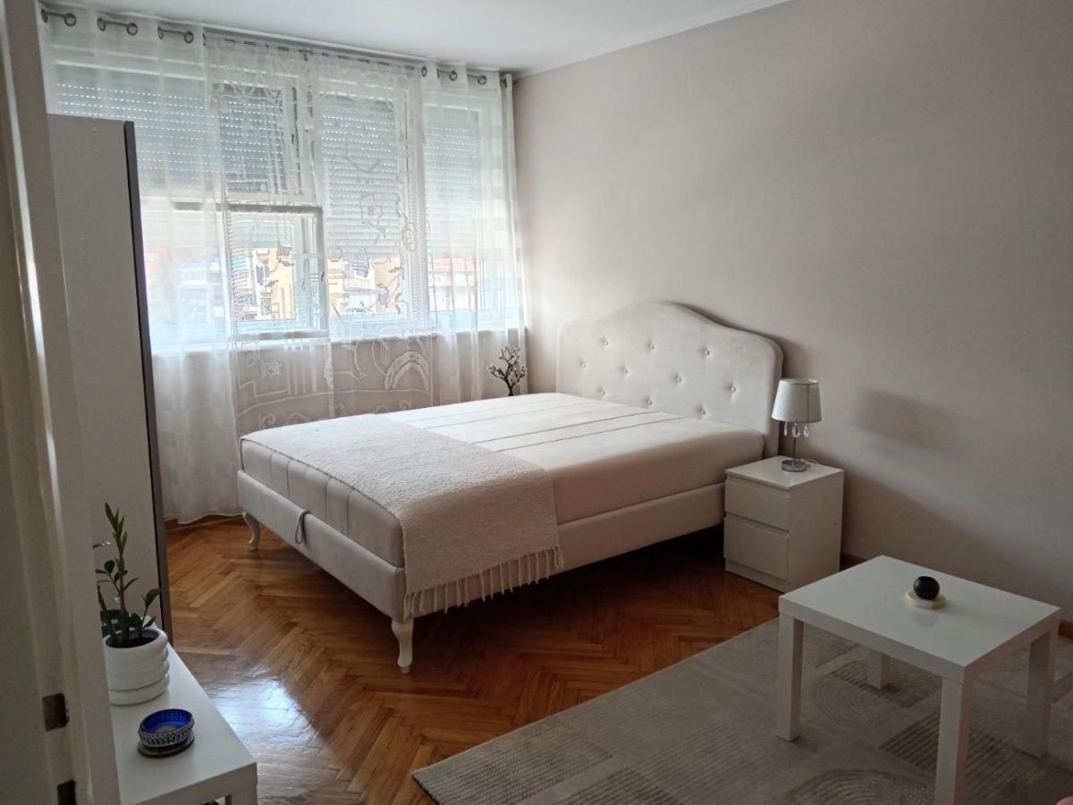 Red Square Apartment Pirot Exterior photo