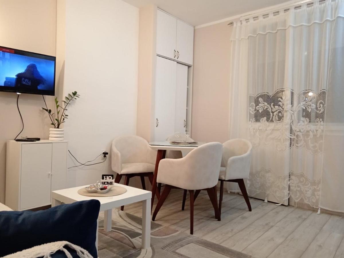 Red Square Apartment Pirot Exterior photo