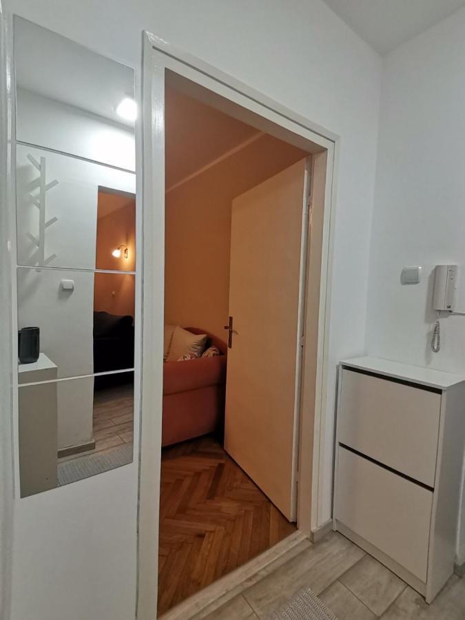Red Square Apartment Pirot Exterior photo