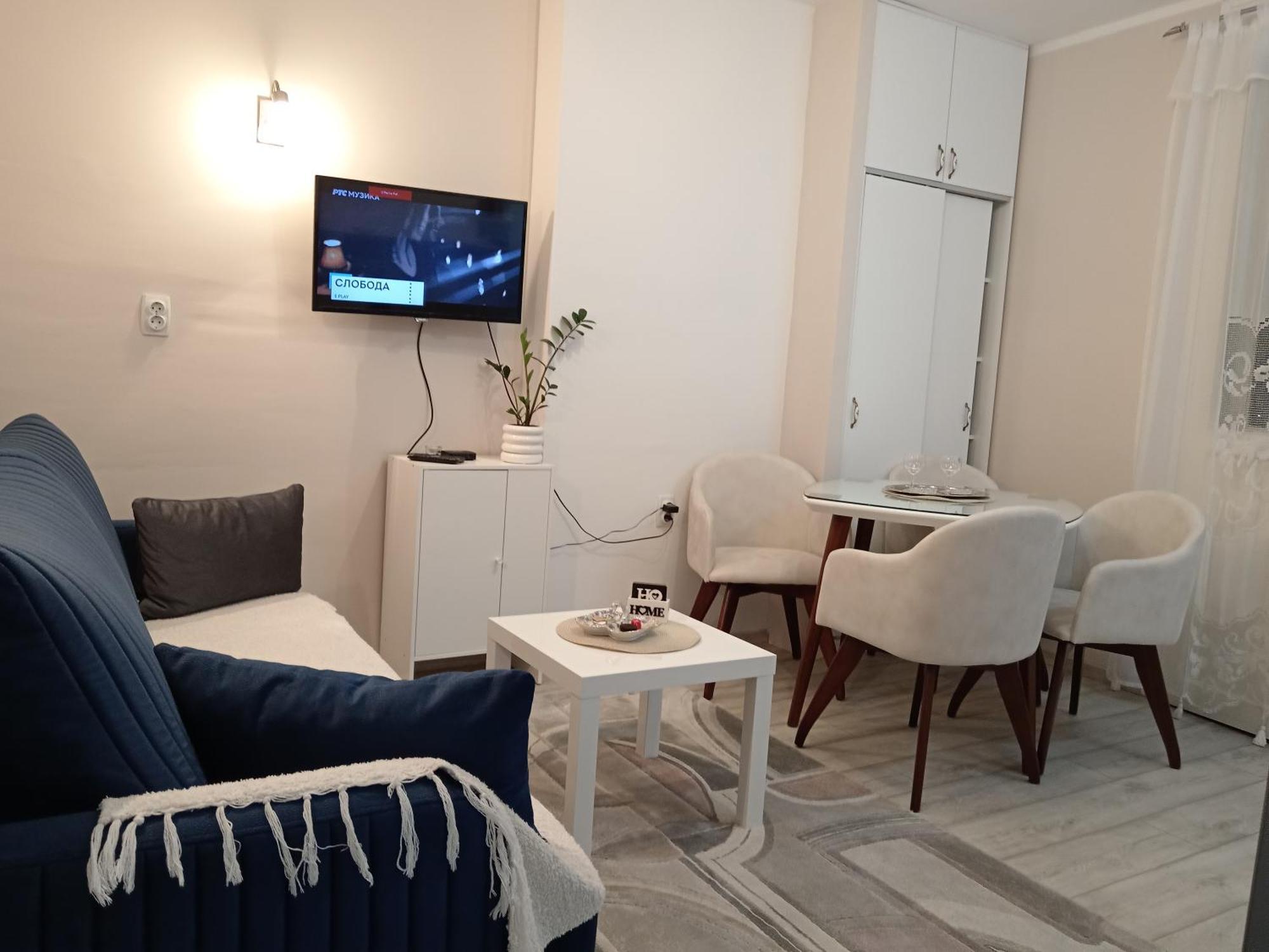 Red Square Apartment Pirot Exterior photo