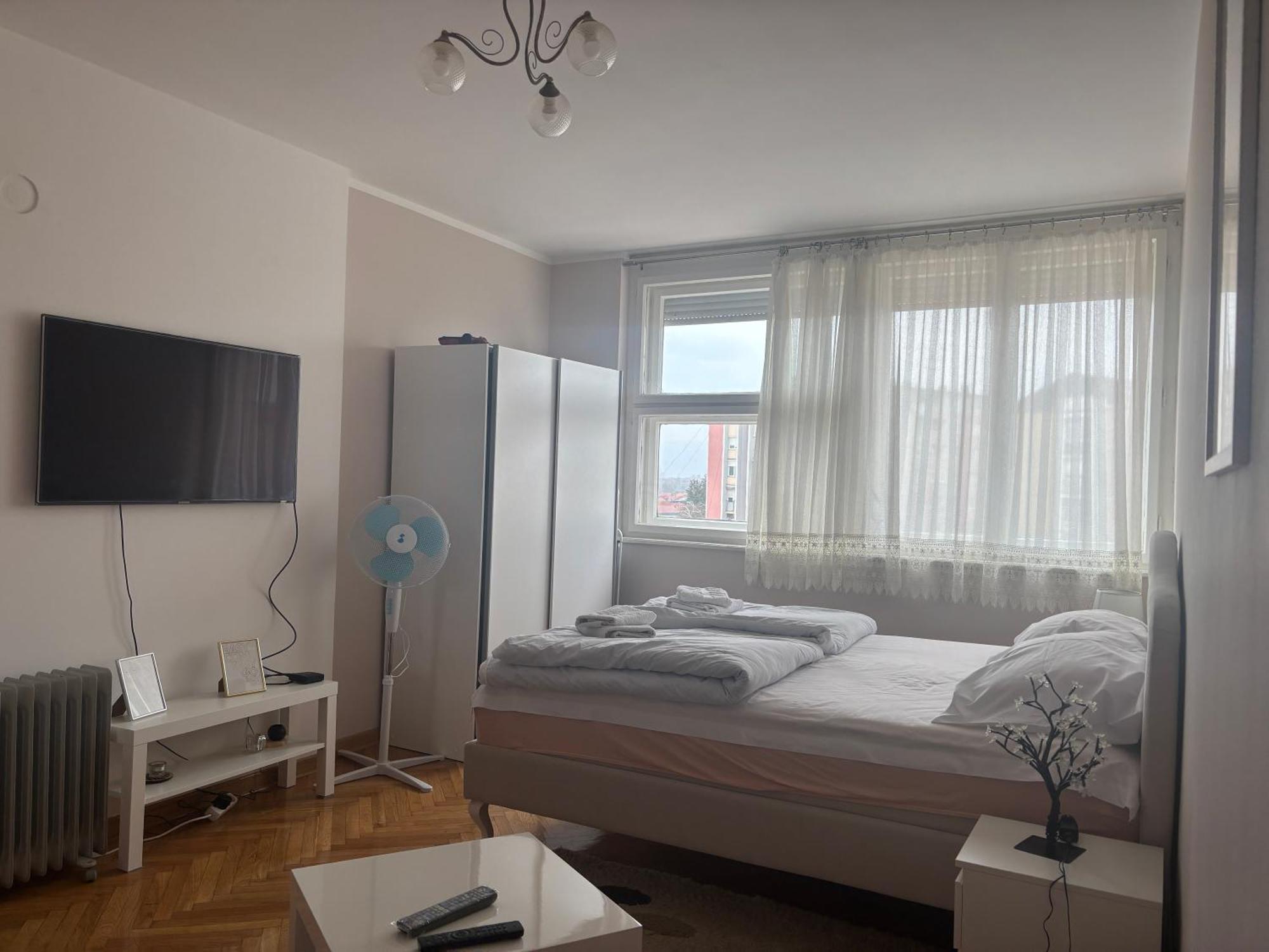 Red Square Apartment Pirot Exterior photo